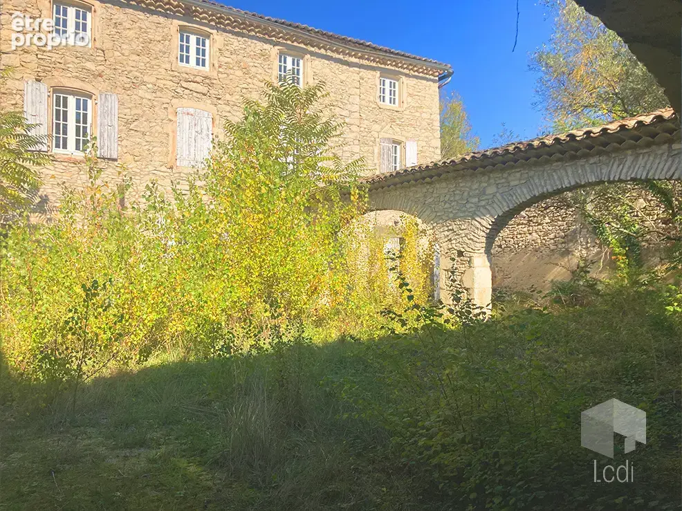 PUYGIRON, propriété sur un terrain de 50 000 m2 - photo 2