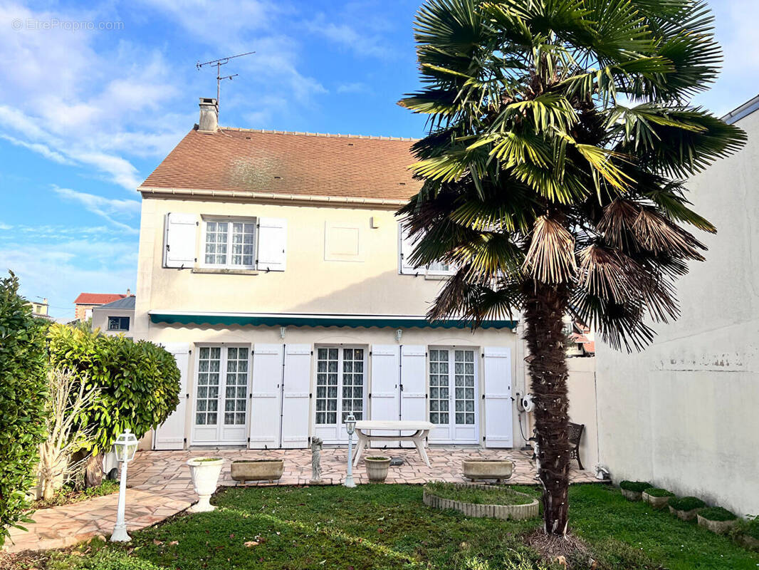 Maison à SARTROUVILLE