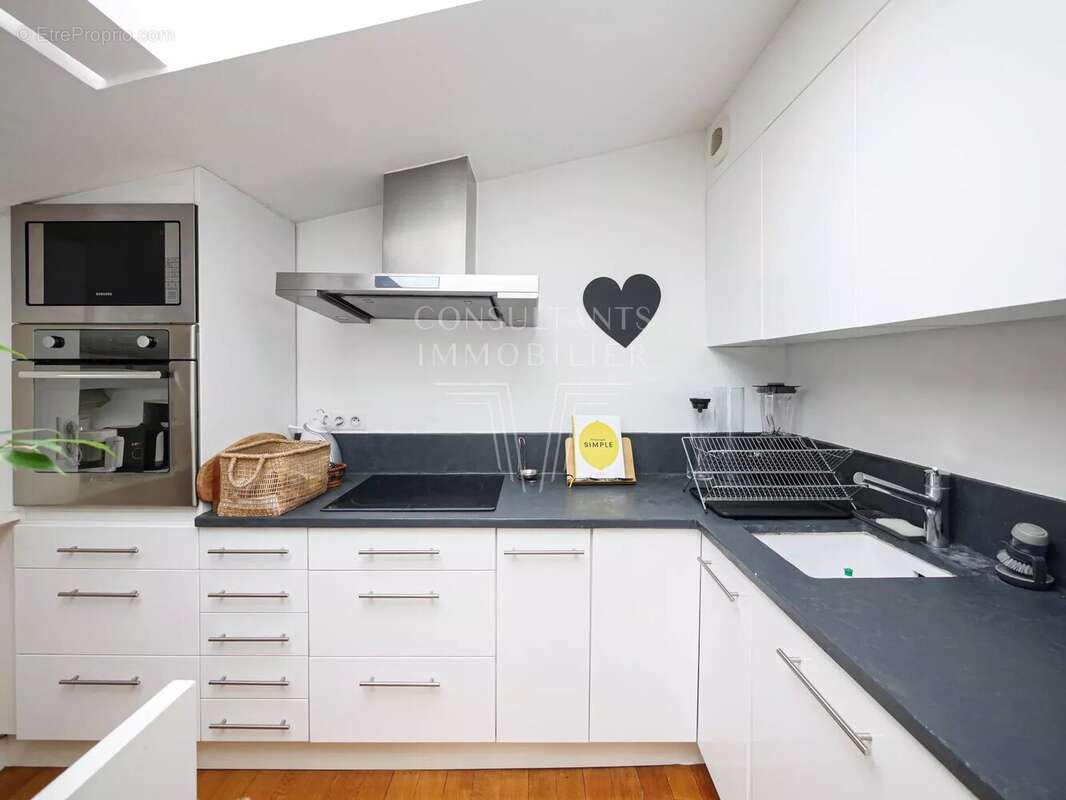 Appartement à PARIS-16E