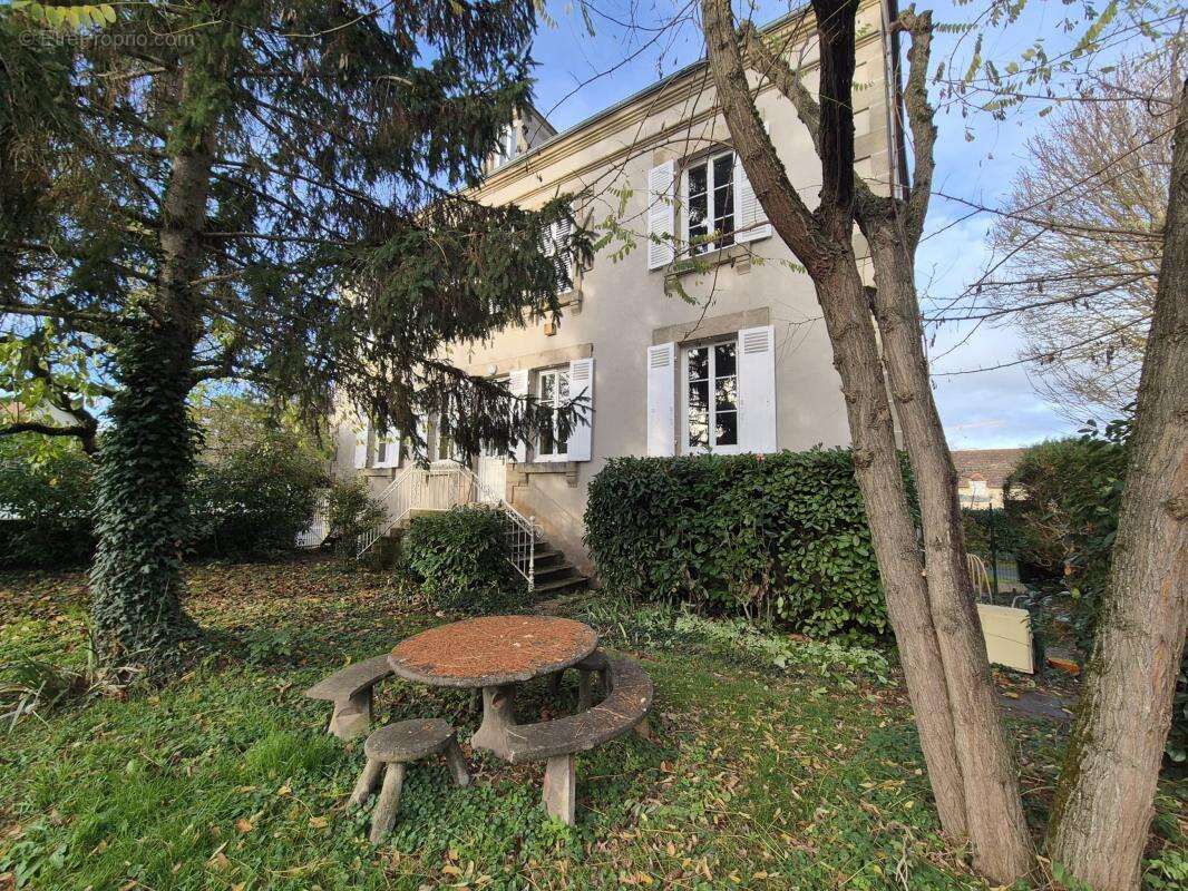 Maison à MONTGIVRAY