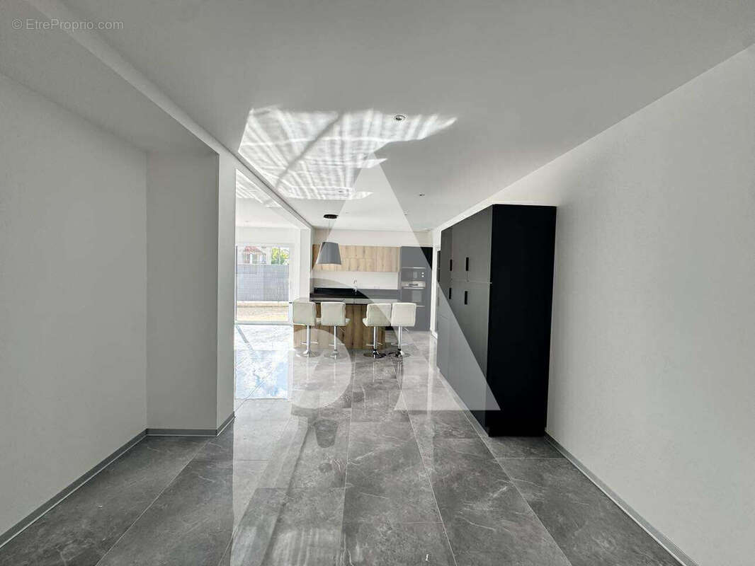 Maison à NEUFCHATEAU