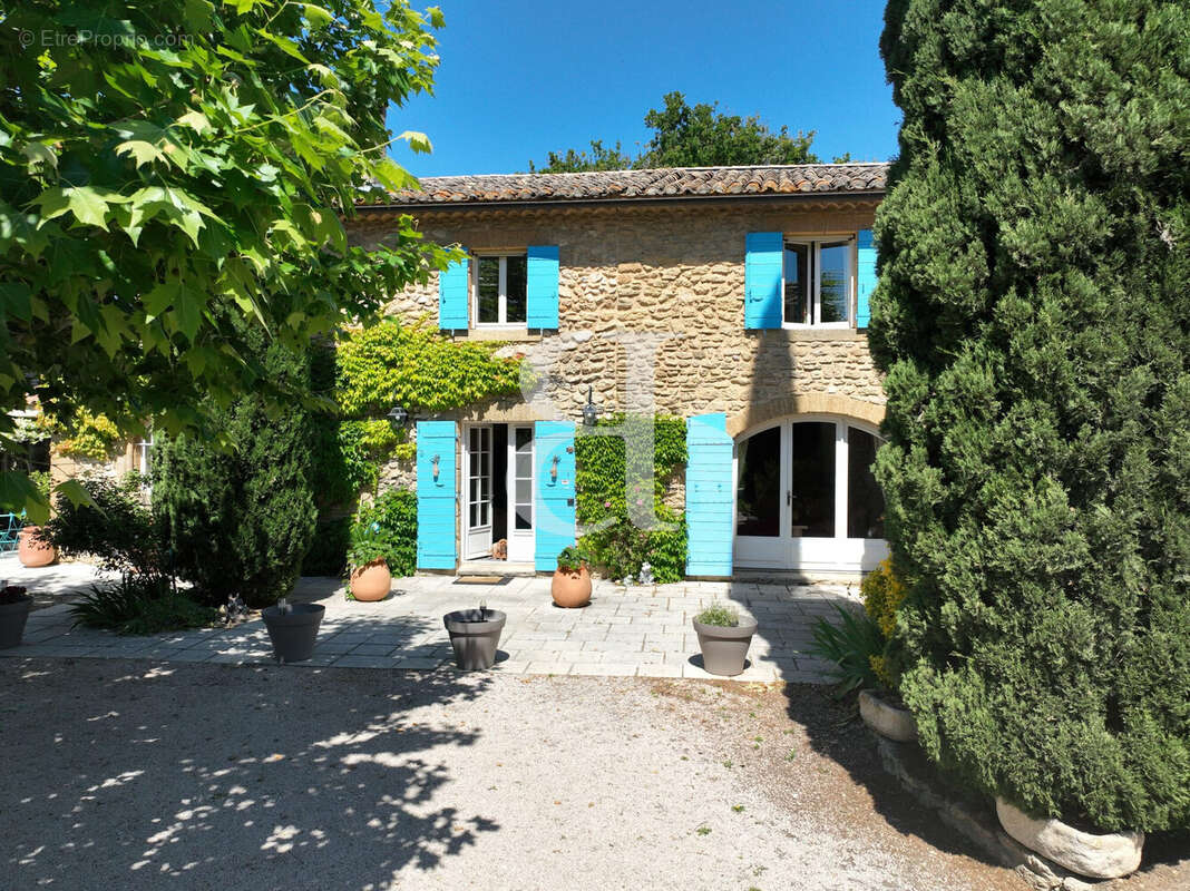 Maison à L'ISLE-SUR-LA-SORGUE
