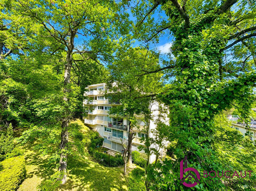 Appartement à LE PLESSIS-ROBINSON