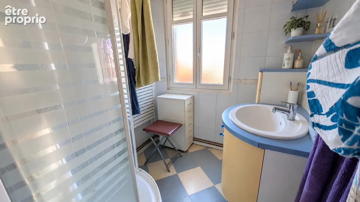 Chateauvert - Appartement F4 avec terrasse et garage - photo 12
