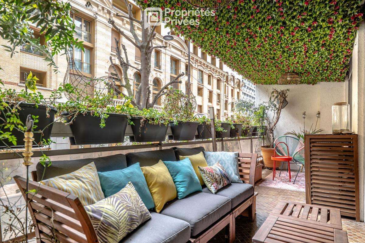 Appartement à PARIS-16E