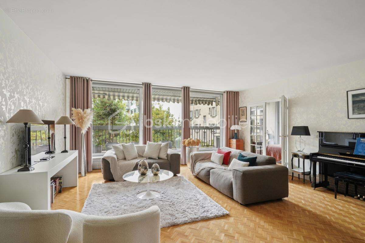 Appartement à NEUILLY-SUR-SEINE