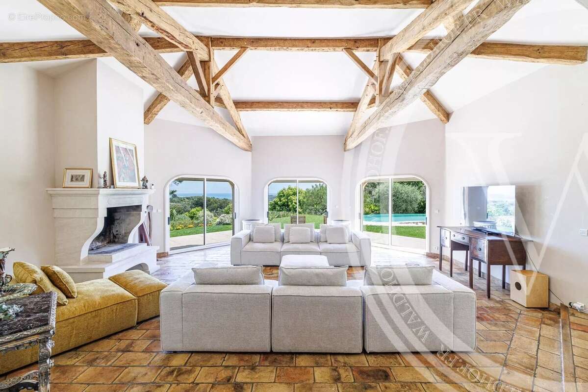 Maison à ROQUEFORT-LES-PINS