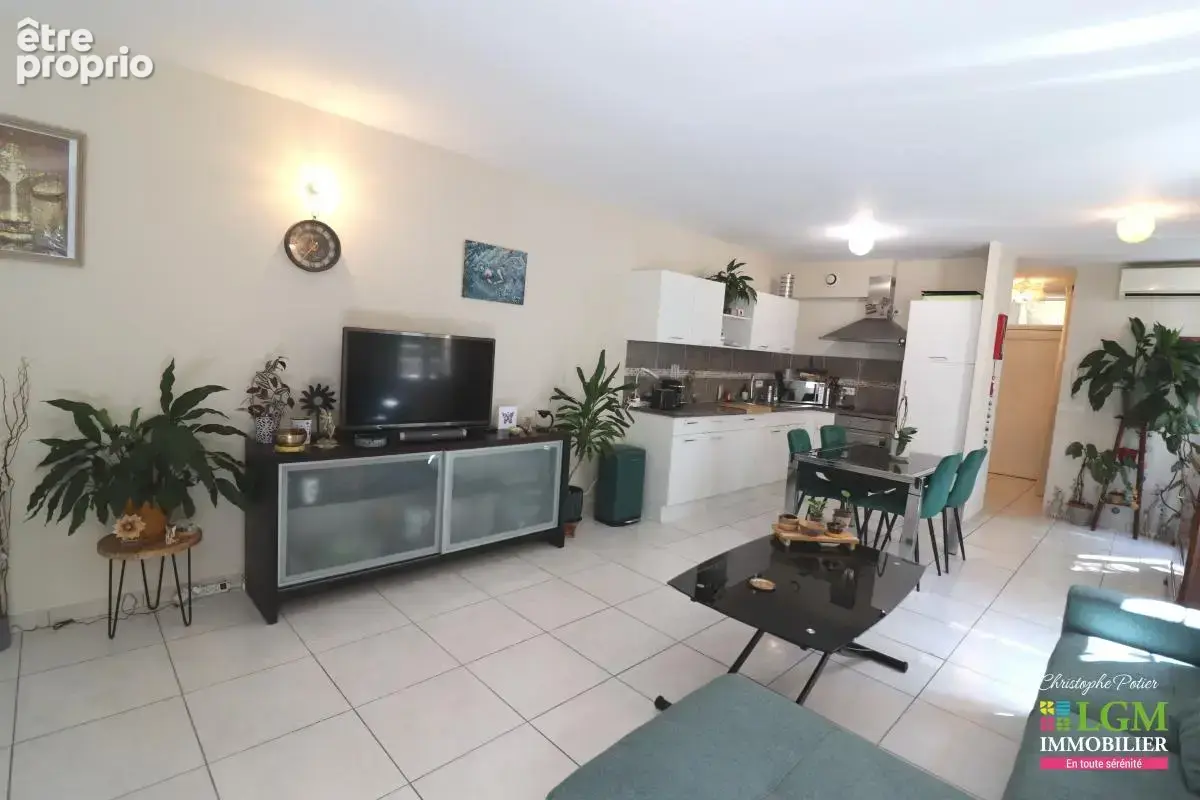 VALRÉAS (84) - Bel appartement lumineux en RDC de 72 m² - photo 2