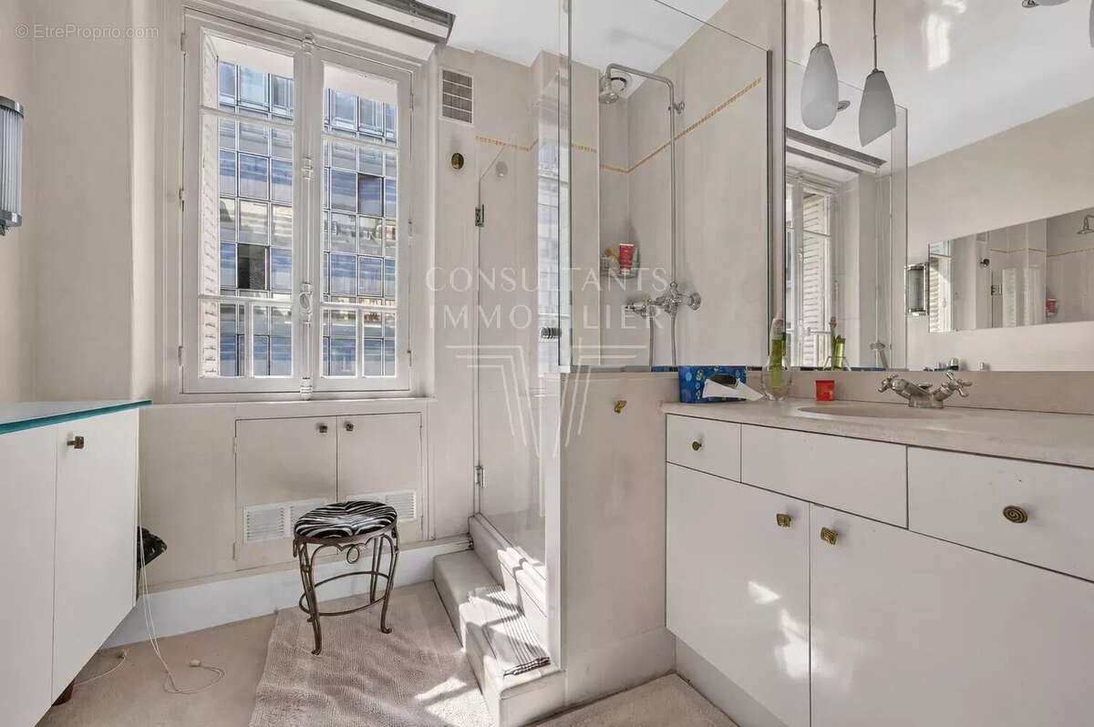 Appartement à PARIS-6E