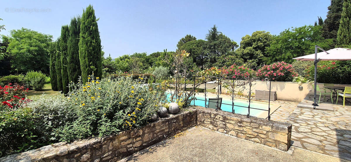 Propriété 220 m2 sur 2274m2 de terrain prés de Goudargues - photo 5