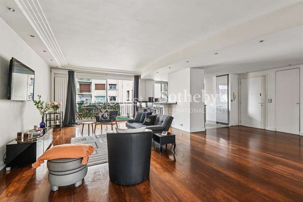 Appartement à NEUILLY-SUR-SEINE