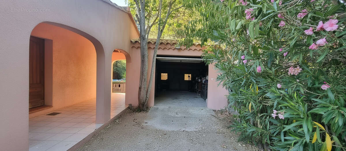Belle Villa Traditionnelle à Vidauban 4P 110m2 avec terrain 1250m2 - photo 3