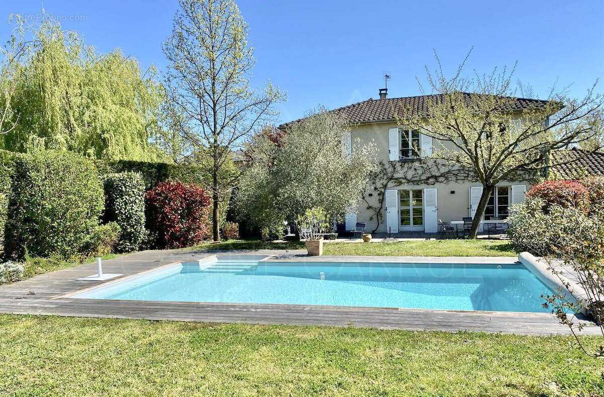 Maison à CHARBONNIERES-LES-BAINS