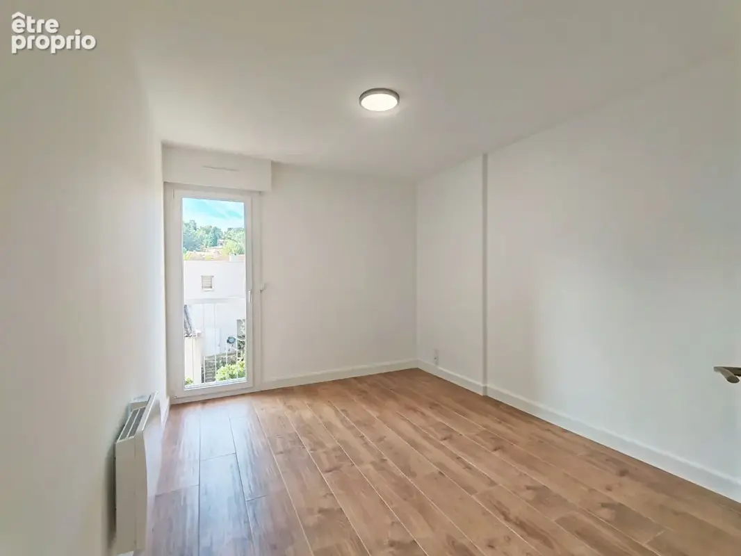 LE PRADET - Appartement de type 2 - Cave - terrasse - photo 6