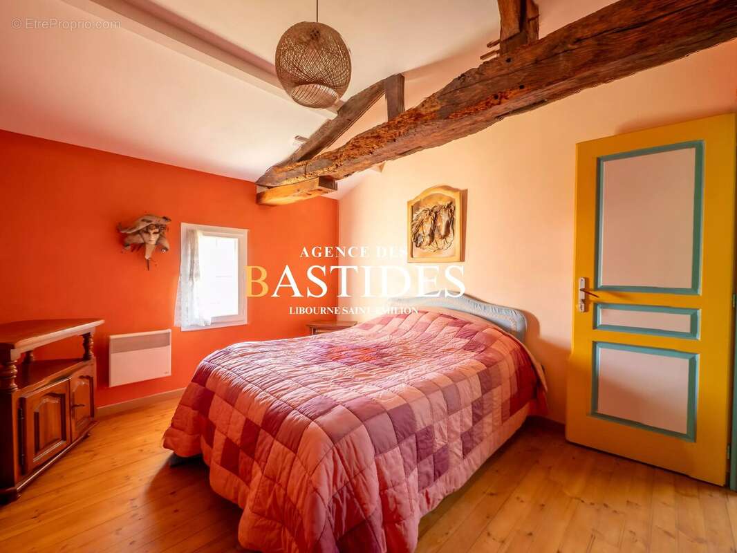 Maison à COUTRAS