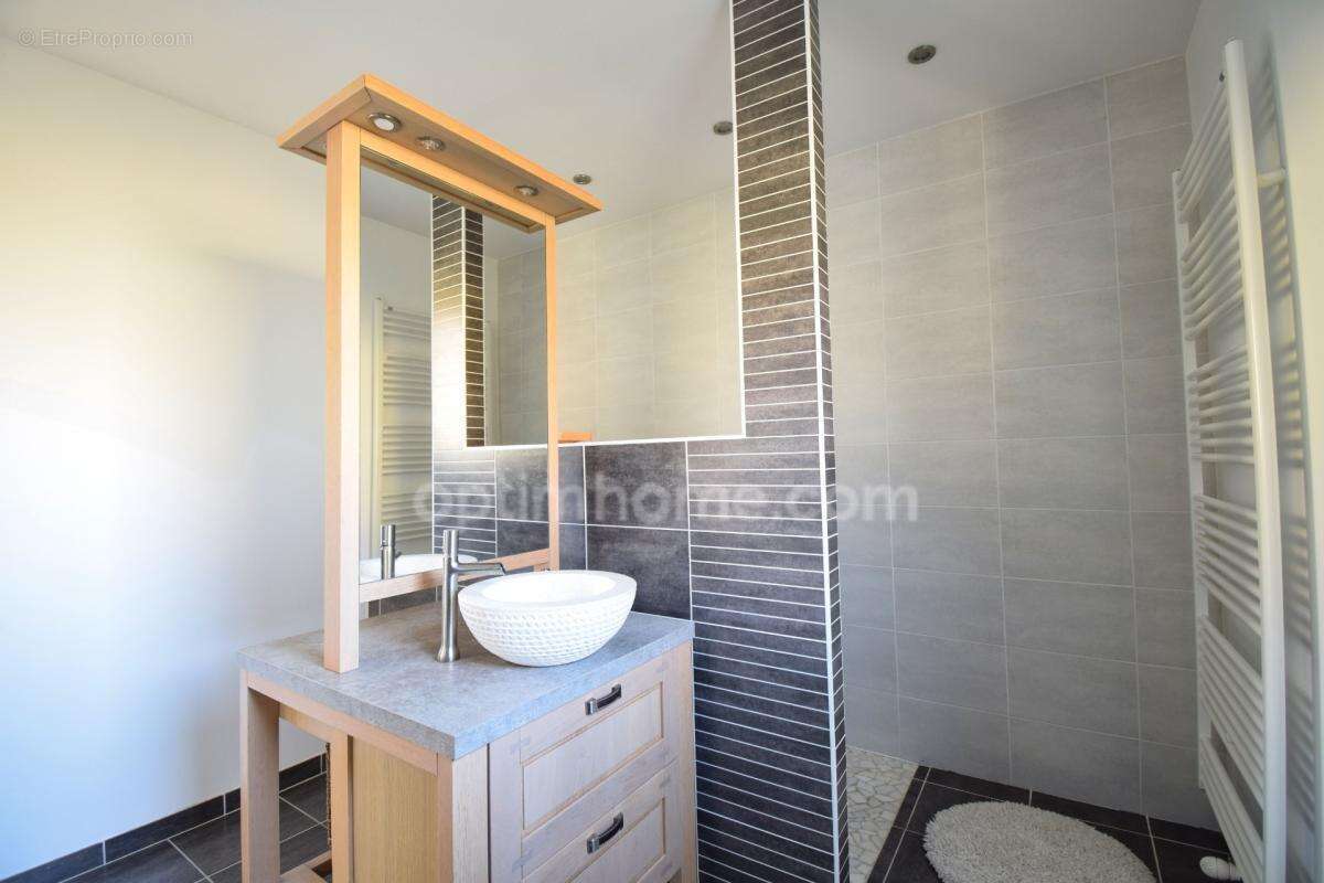 *** exclusivite *** maison contemporaine 3 chambres bureau garage jardin *** isserteaux 63270 *** - photo 9