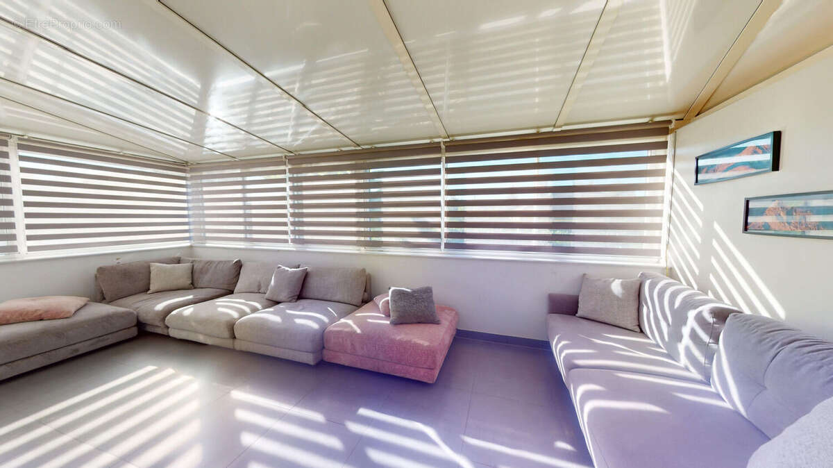 Maison à AVANNE-AVENEY