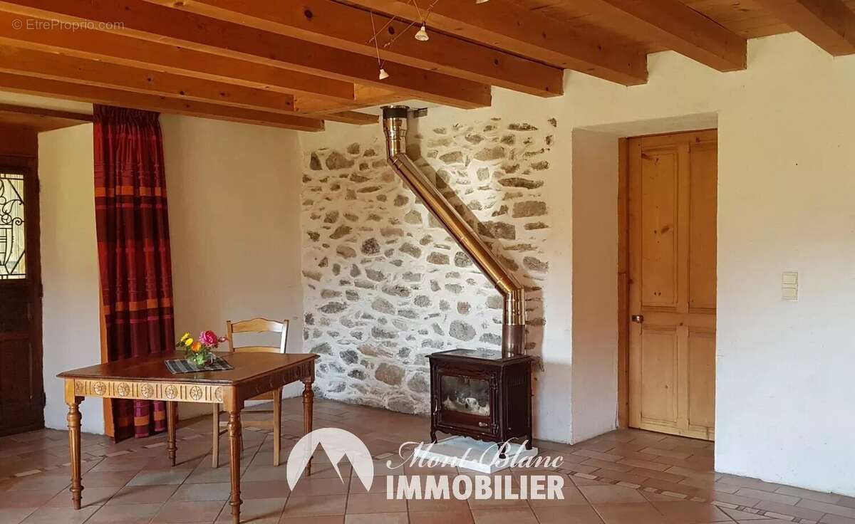 Maison à ARACHES-LA-FRASSE