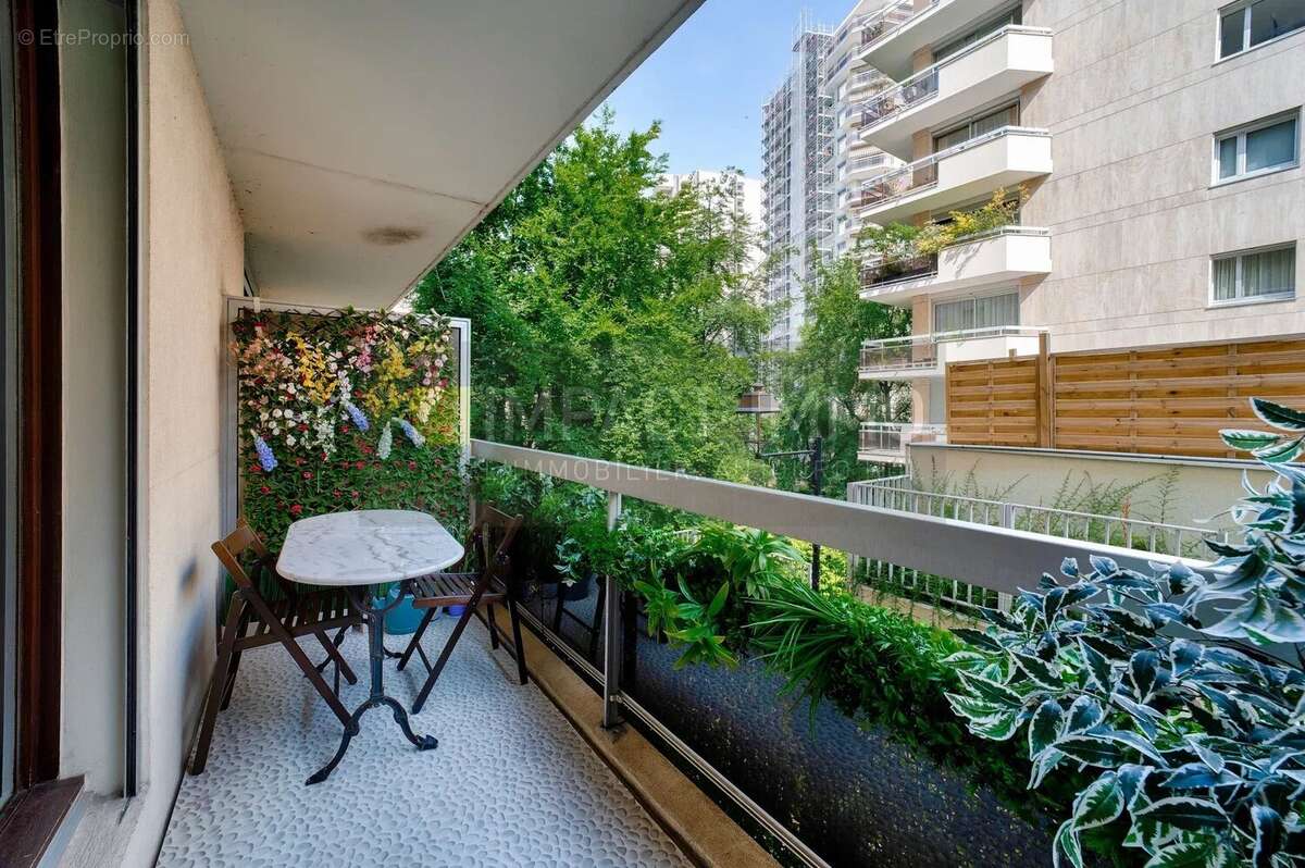 Appartement à COURBEVOIE