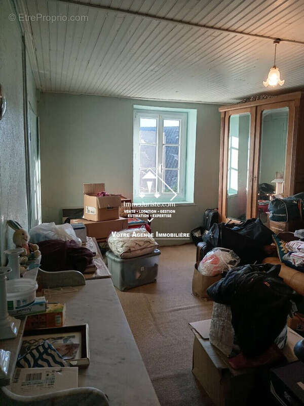 Maison à PEYRAT-LE-CHATEAU