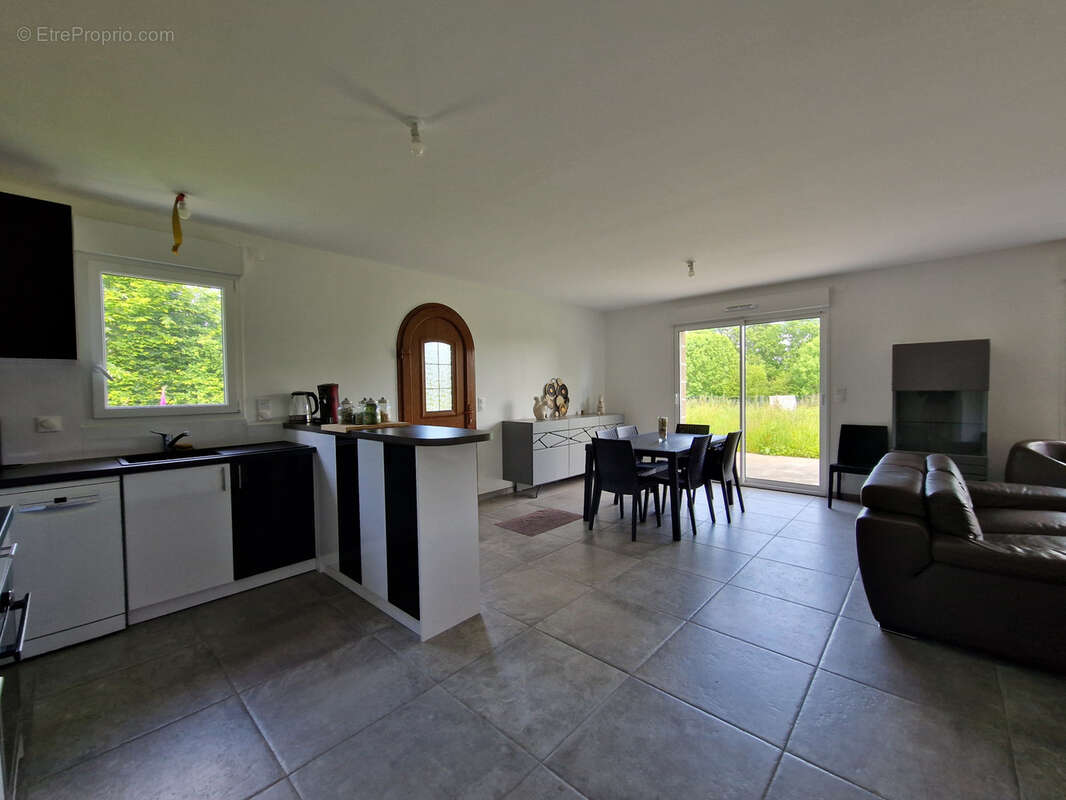 Maison à DRAGEY-RONTHON