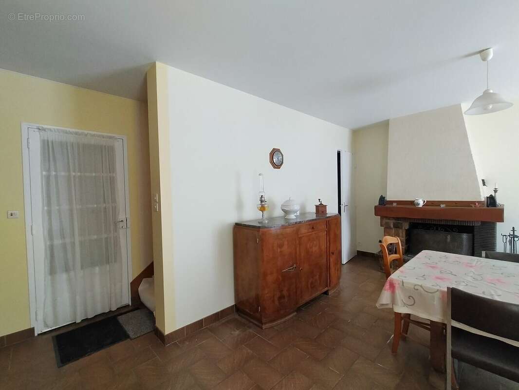 Maison à vendre St Aubin du Désert séjour - Maison à SAINT-AUBIN-DU-DESERT
