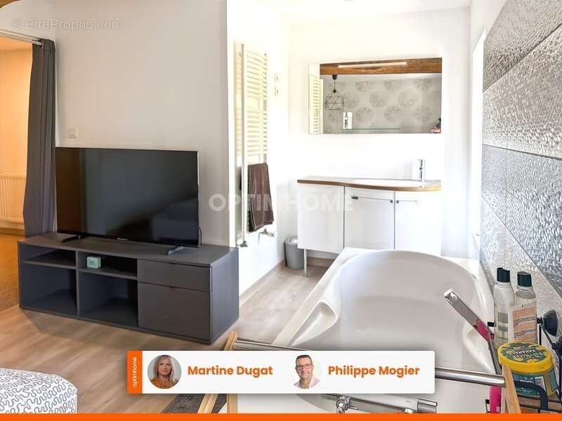 Maison à CREUZIER-LE-NEUF