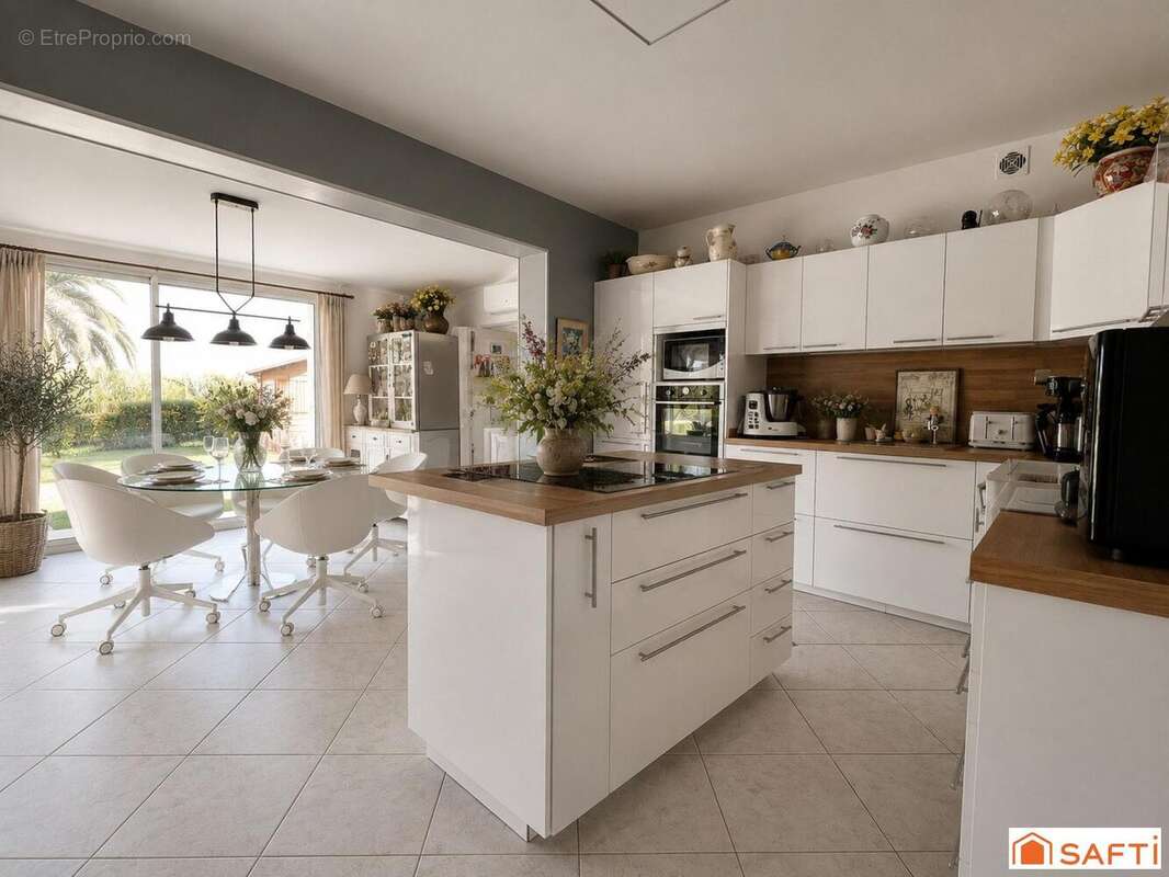 Maison 200 m² à Saint-Palais  - photo 4