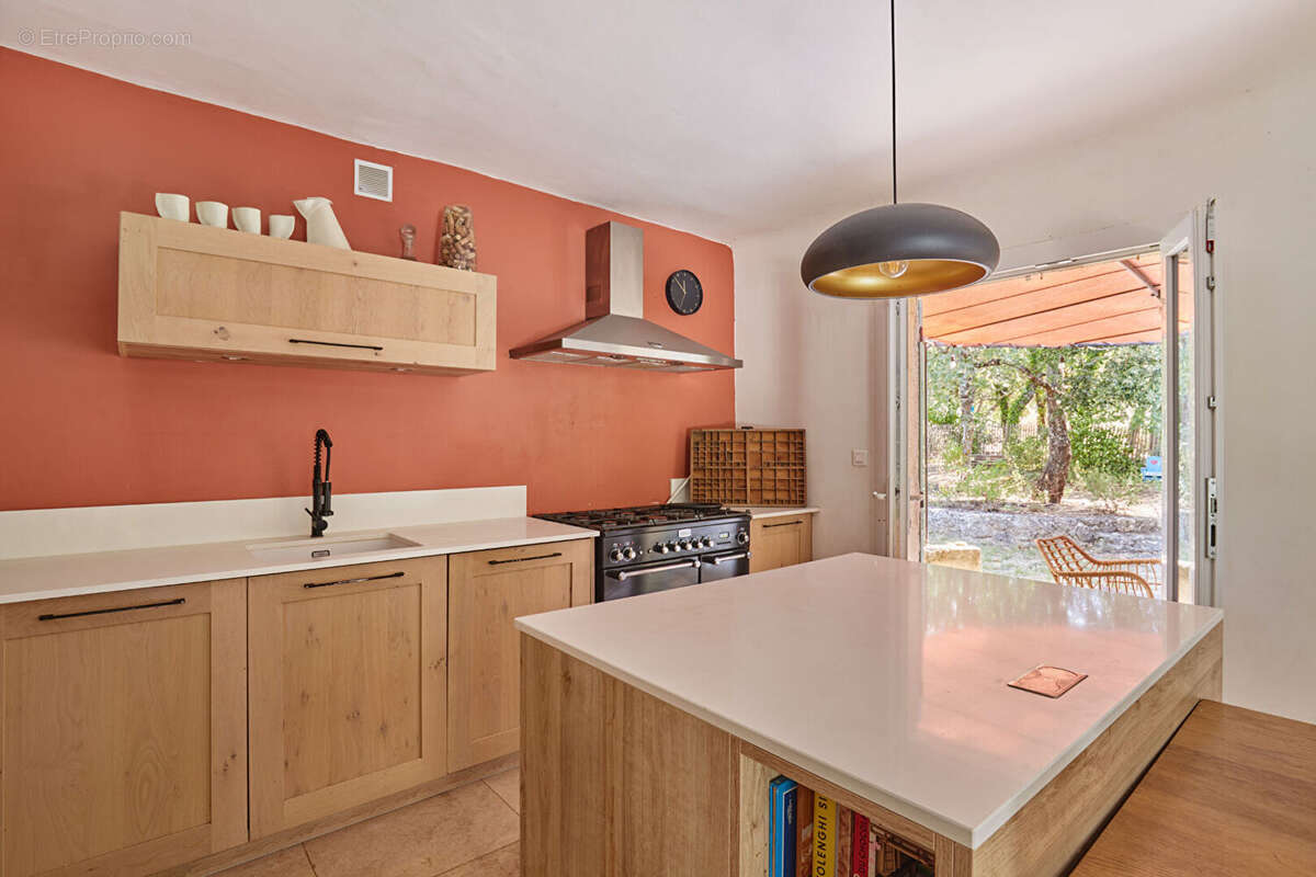 Le calme d'une impasse, sans s'éloigner de rien. Lourmarin, 4 chambres, piscine - photo 8