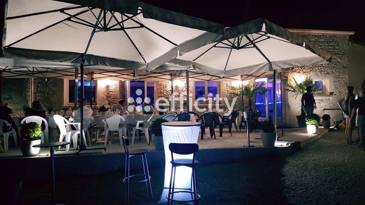 Maison à PORT-D&#039;ENVAUX