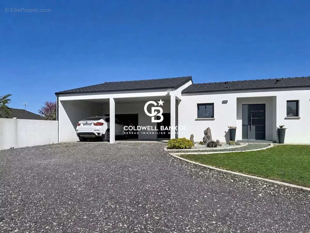 Maison à SALIGNAC-SUR-CHARENTE