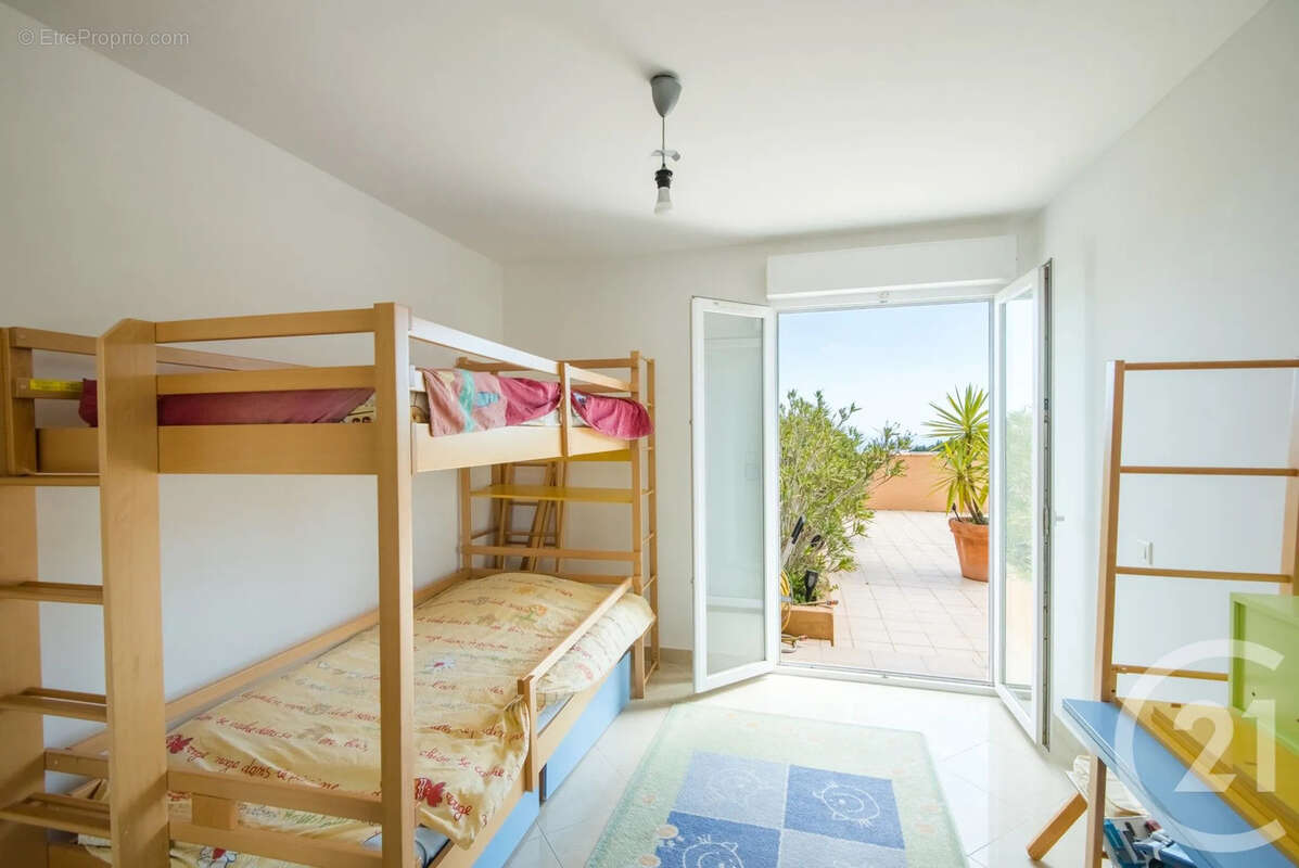 Appartement à EZE