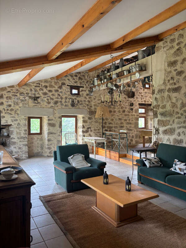 Maison à COLOMBIER-LE-JEUNE