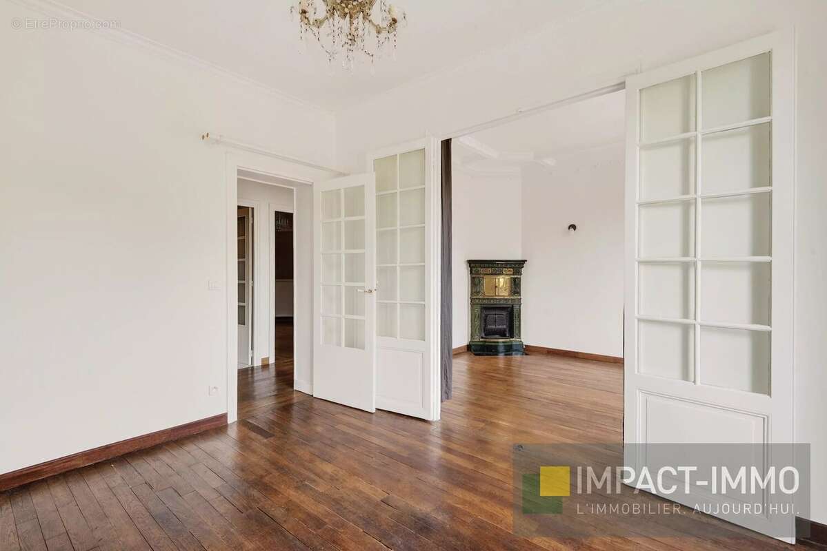 Appartement à COURBEVOIE