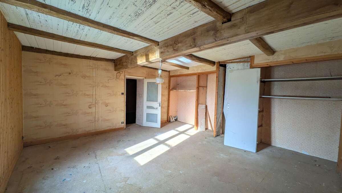 Maison à SAINT-VICTOR-DE-MORESTEL