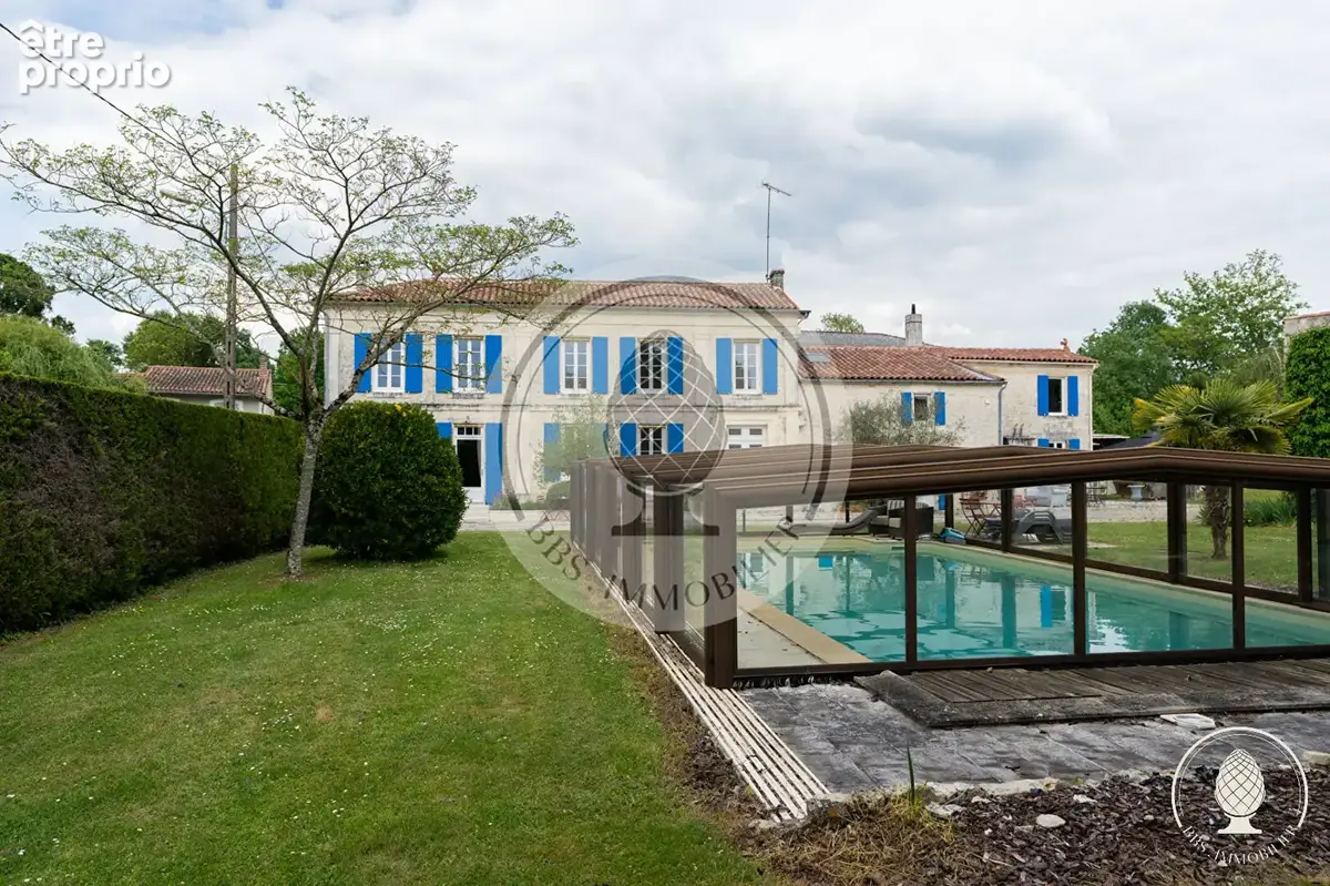 Propriété de caractère ? longère charentaise, piscine & hangar de 307 m² - photo 3
