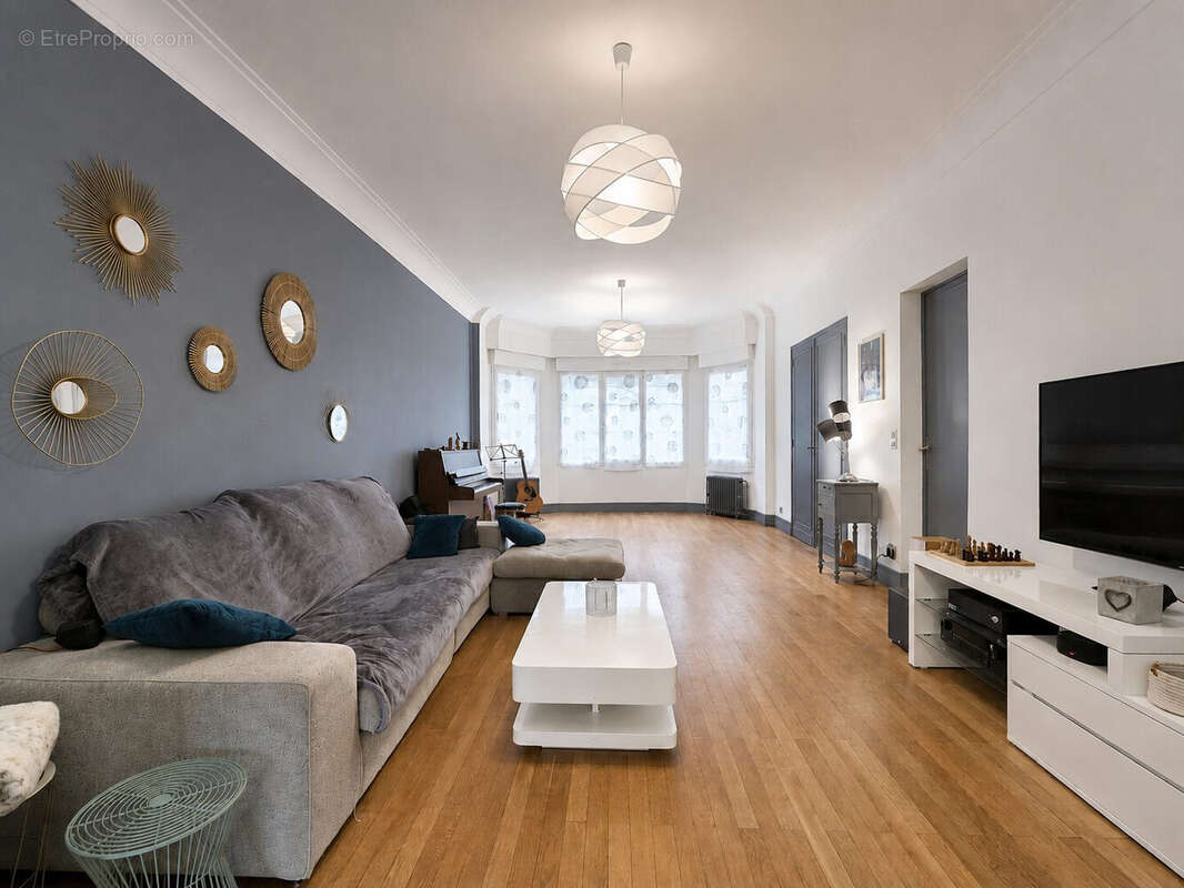 Maison 196 m² à Gond-Pontouvre  - photo 3