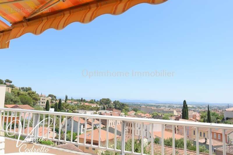 Appartement T3  dernier étage avec vue mer à Hyères  – Deux terrasses, parking et cave 83400 - photo 17