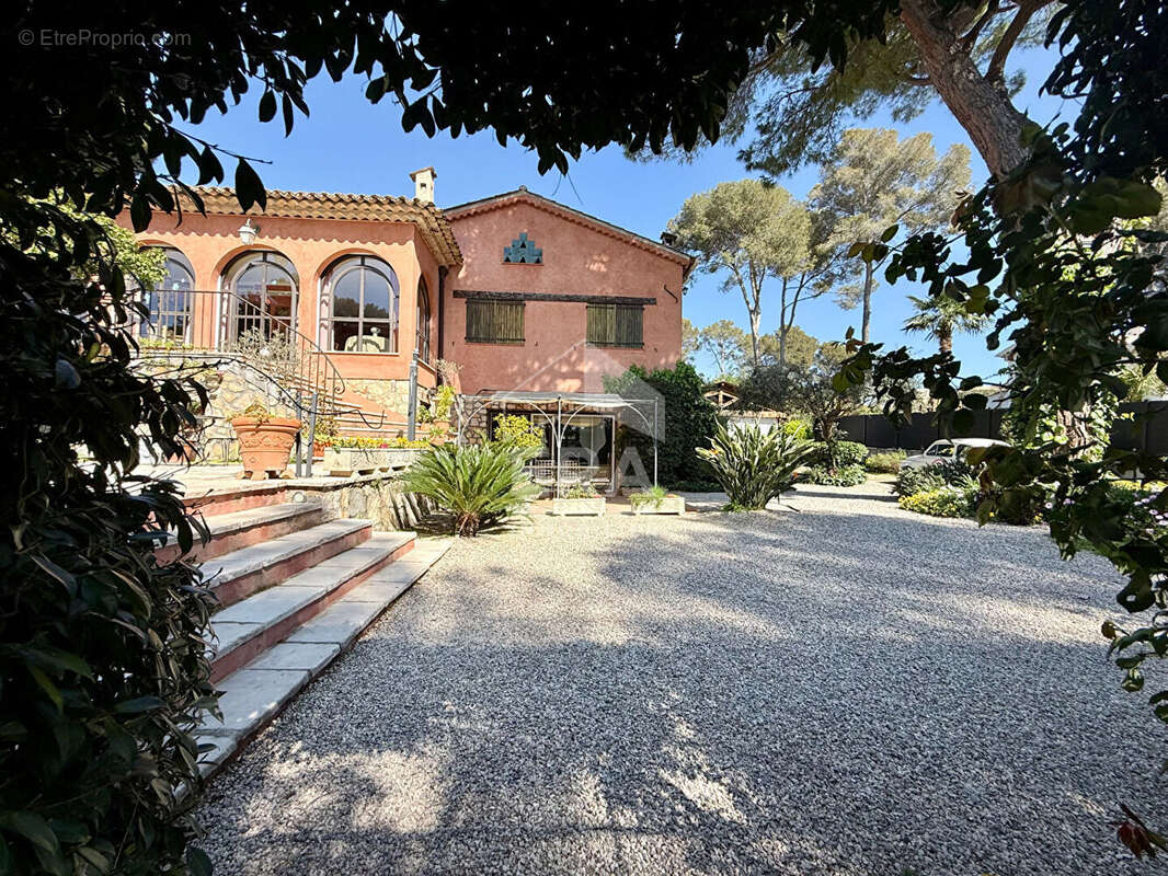 Maison à MOUGINS