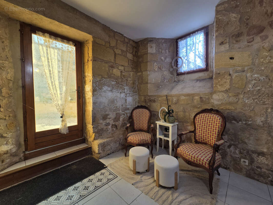 Ensemble immobilier dans le bourg du village - photo 8