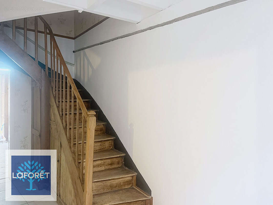 Maison à MONTLIEU-LA-GARDE