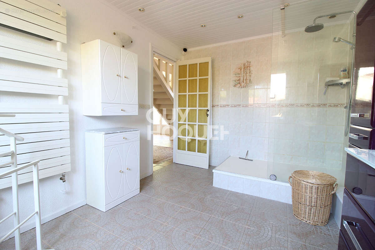 Maison à VERNEUIL-L'ETANG