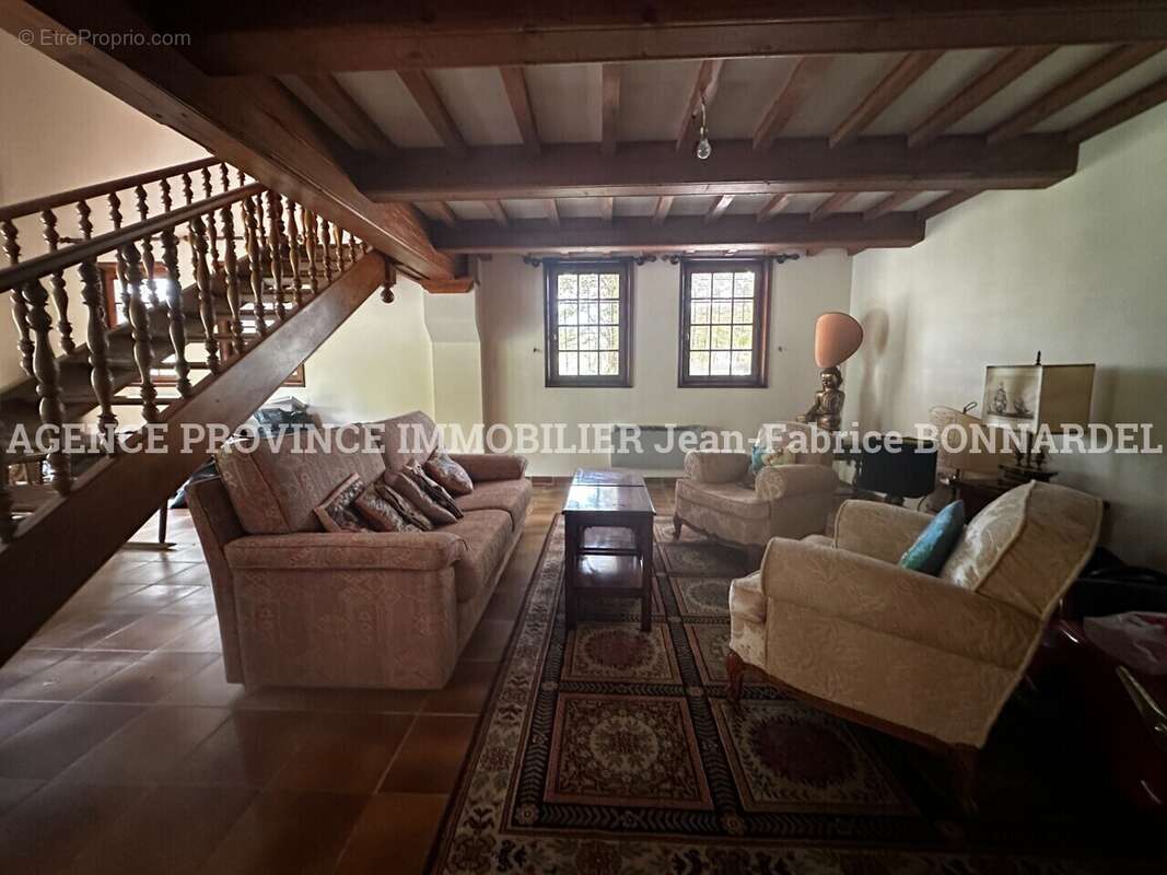 Maison à VALREAS