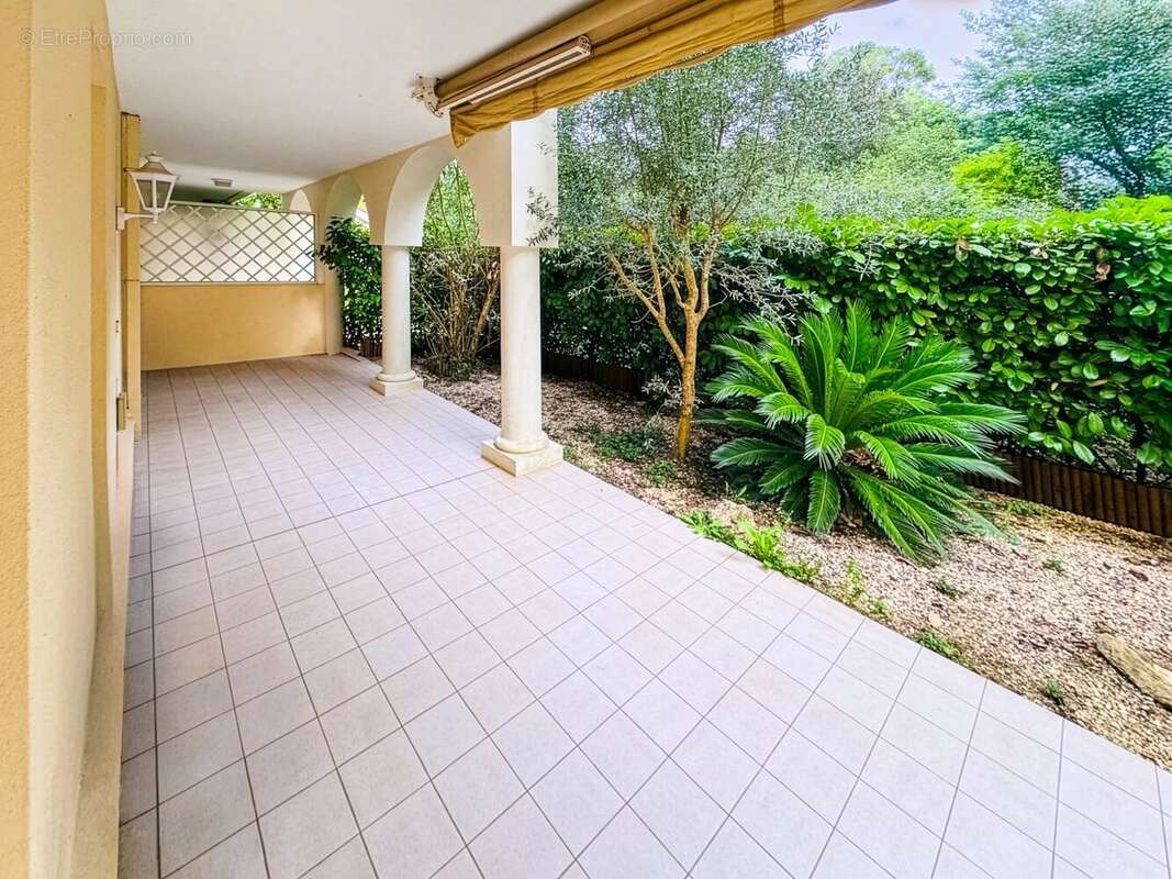 Appartement à MANDELIEU-LA-NAPOULE