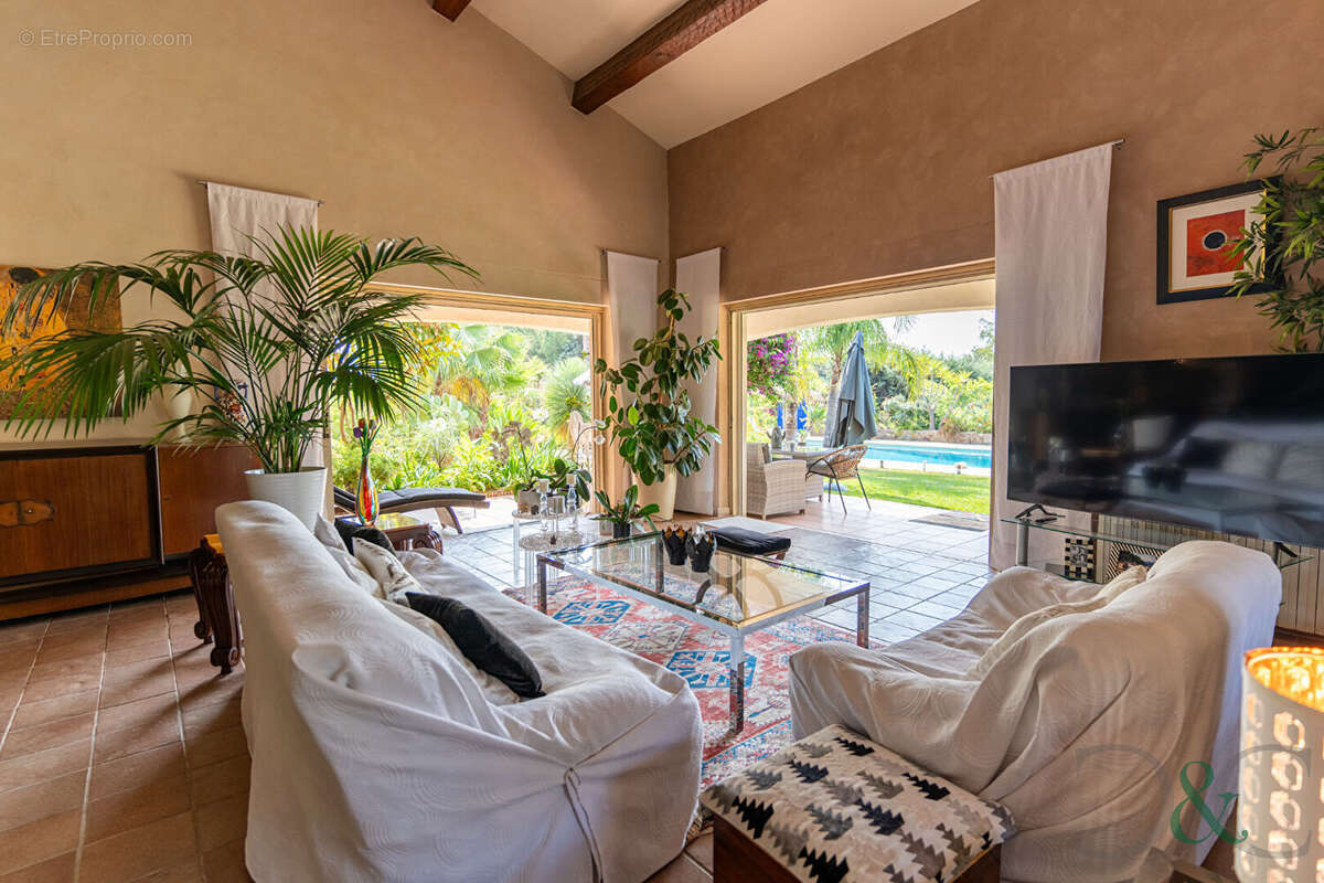 Maison à LA LONDE-LES-MAURES