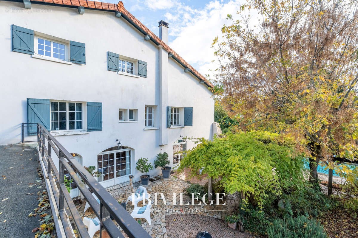 Maison à COLLONGES-AU-MONT-D&#039;OR