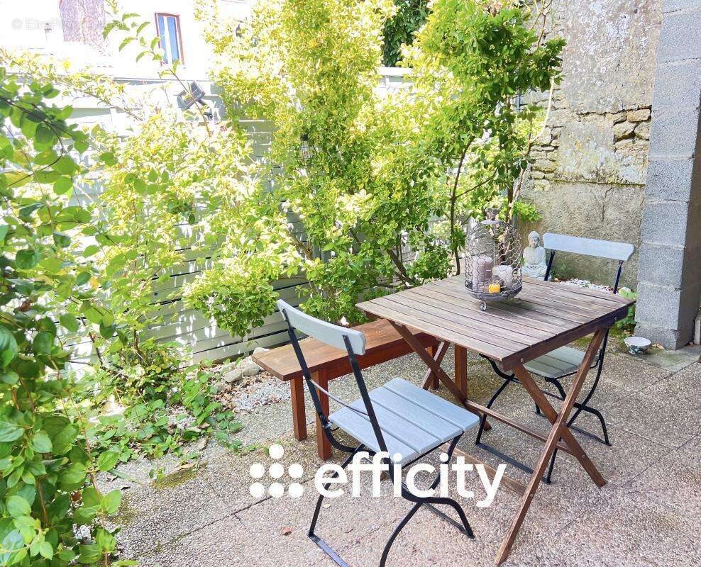 Maison à SAINT-GERMAIN-DE-MARENCENNES