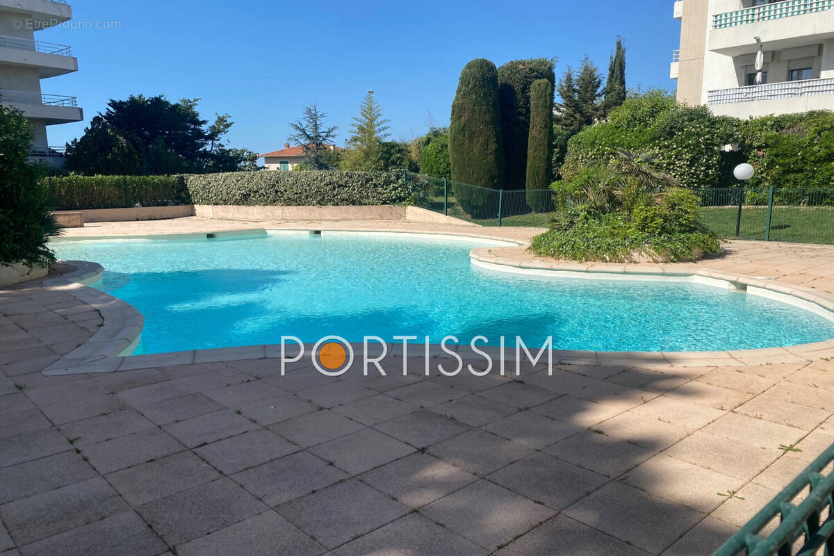 Appartement à SAINT-LAURENT-DU-VAR