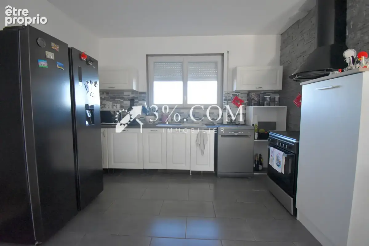 Maison plain-pied quartier Régina 3 chambres, cuisine ouvert sur séjour, garage, jardin et piscine - photo 4