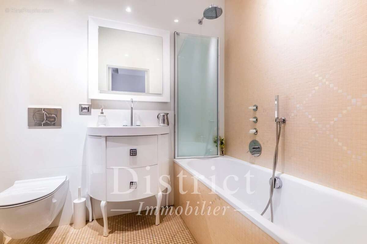 Appartement à PARIS-8E